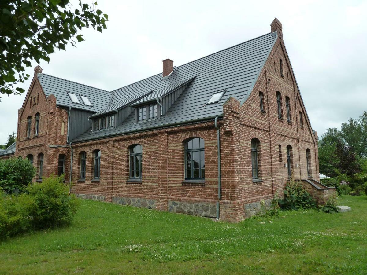 Gutshaus Altbauhof Apartment Dargun Екстериор снимка